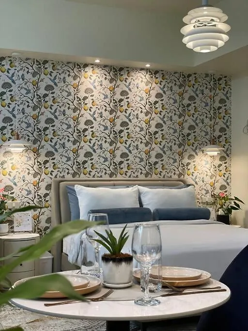Chic And Modern Studio location