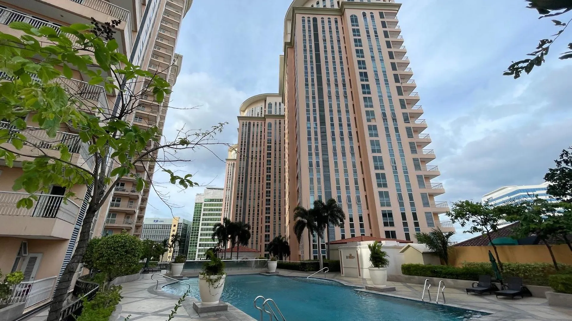 Apartment Chic And Modern Studio Manila